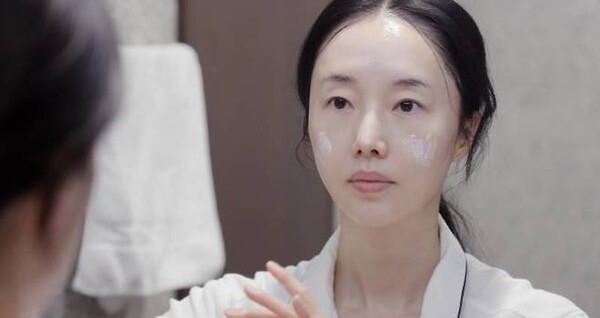 Lee Jung-hyun chăm da giữa lịch trình bận rộn
