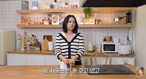 “两个孩子的妈妈”韩佳人，44岁依然苗条的原因是什么？