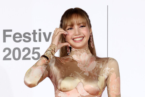 「リサ、カルメン、ミンニのように…」東南アジアの観光客が熱狂するK-皮膚科施術